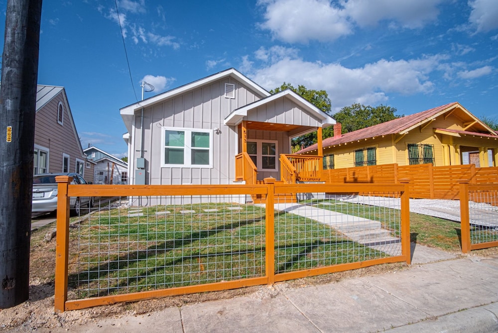 Lovely Charming 4BR 2 5BA Near Downtown s Prime