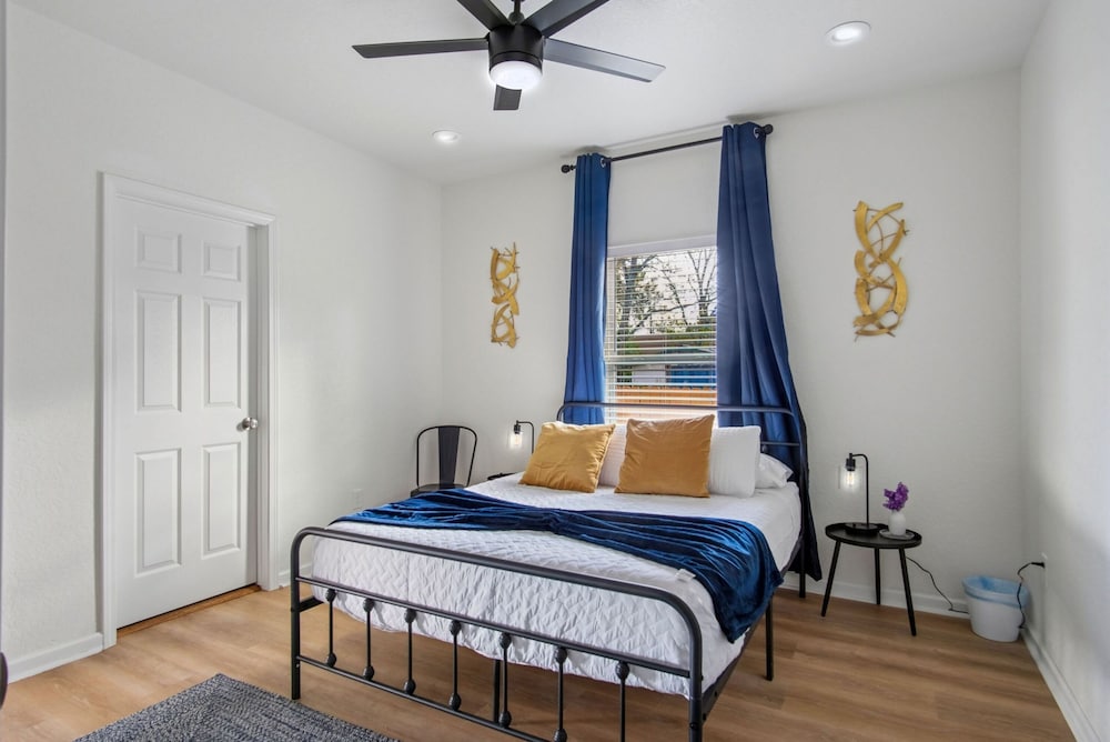 Your Inner-city Sanctuary 3BR 2BA Near Riverwalk