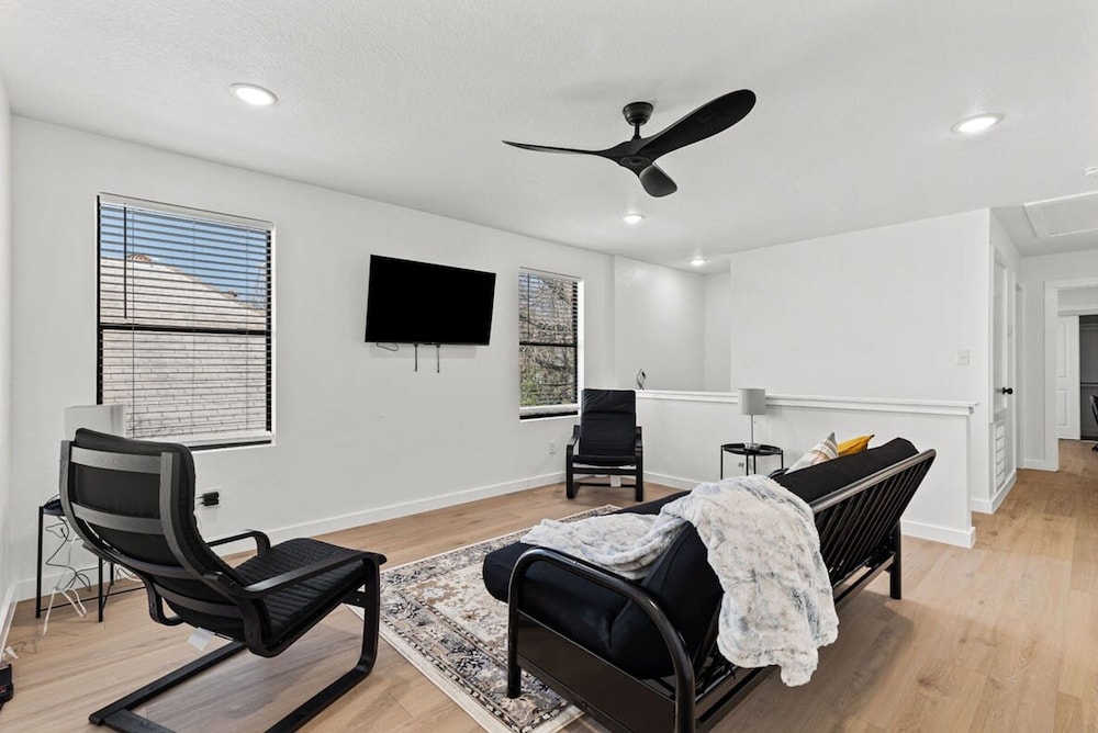 Brand New Relax at 3BR 2BA Apt Near City Center view 2