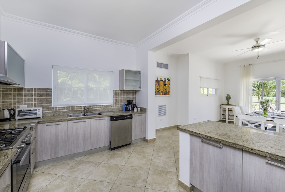 Beautiful 5-BDR 2 levels villa for rent