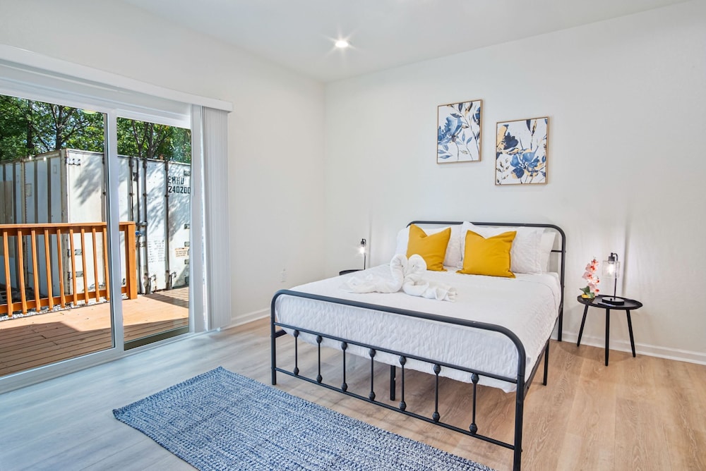 Urban Delight 4BR 3BA Near City Center
