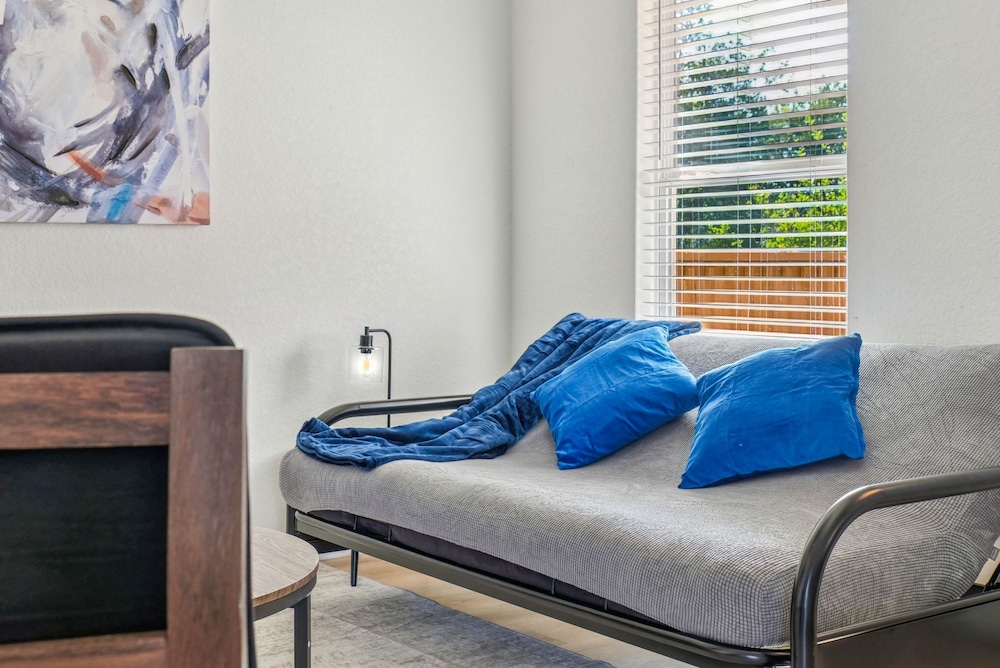 Your Inner-city Sanctuary 3BR 2BA Near Riverwalk