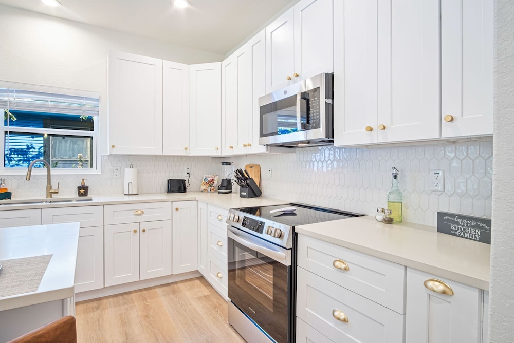 Urban Delight 4BR 3BA Near City Center