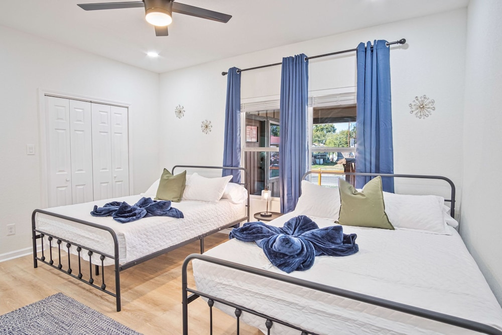 Perfect Spot to Relax 4BR 3BA Near Dtown Hemisfair
