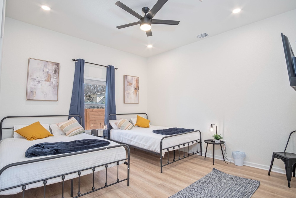 Feel Chill and Enjoy 4BR 3BA Near Fun Riverwalk