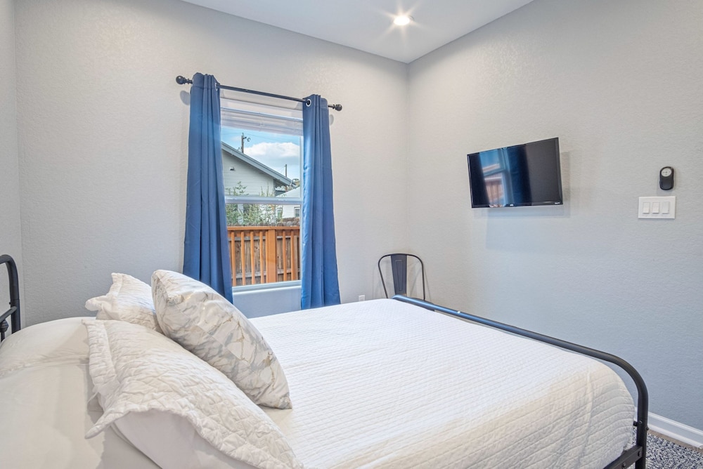 Lovely Charming 4BR 2 5BA Near Downtown s Prime