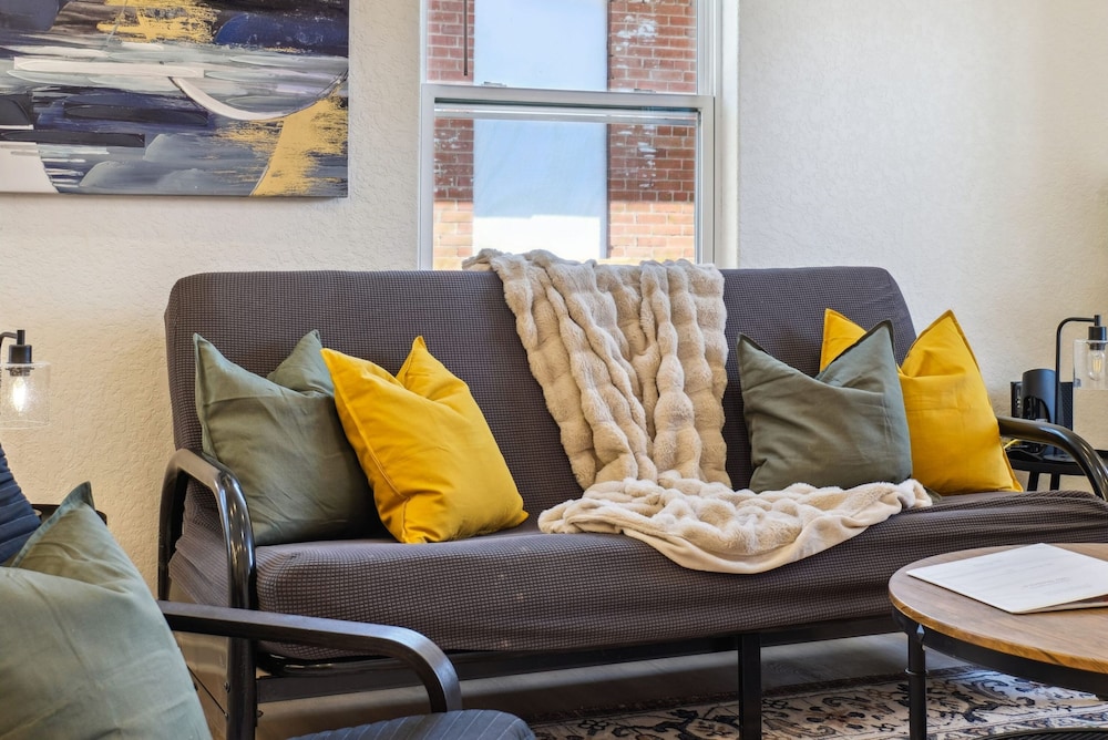 Sleek 4BR 3BA Urban Living w Downtown Views