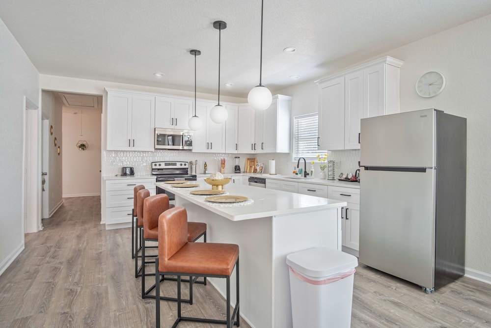 Generous 5BR 3BA Haven Close to Alamo Riverwalk