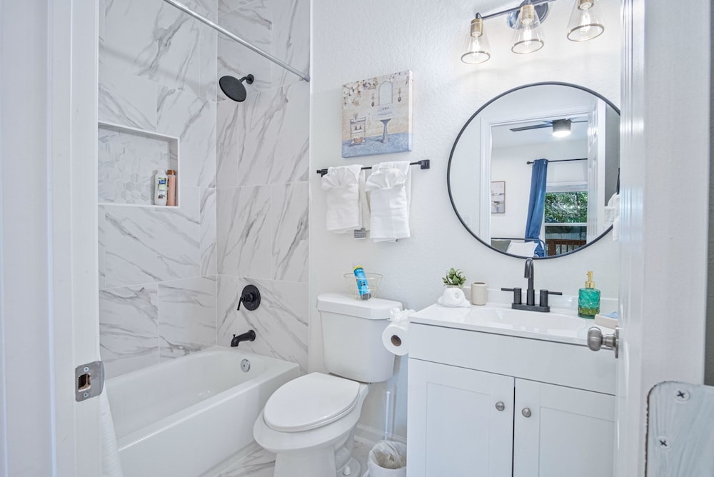Urban Delight 4BR 3BA Near City Center