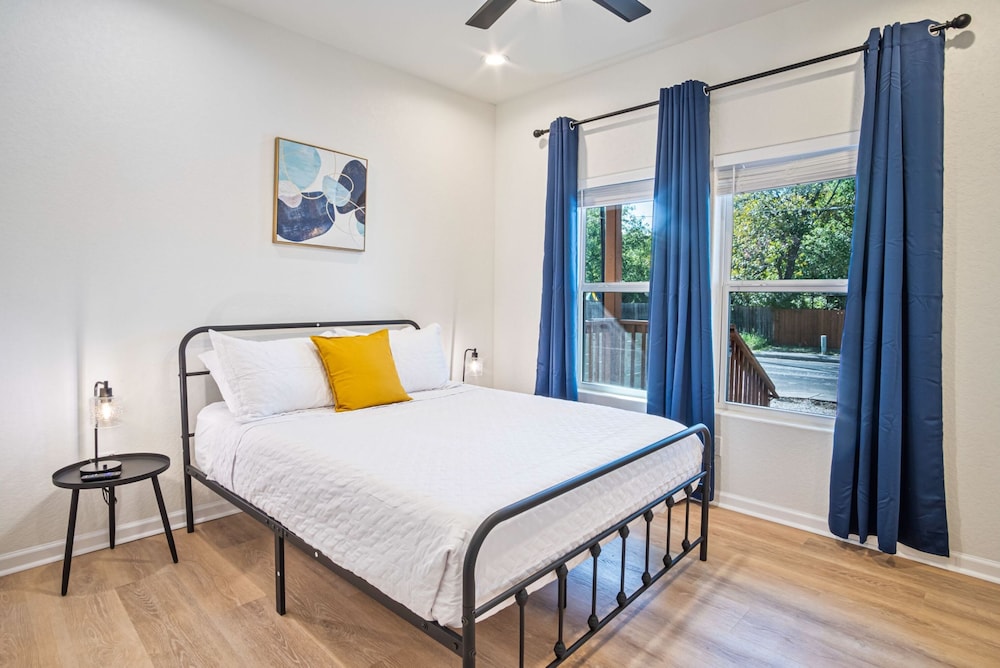 Urban Delight 4BR 3BA Near City Center