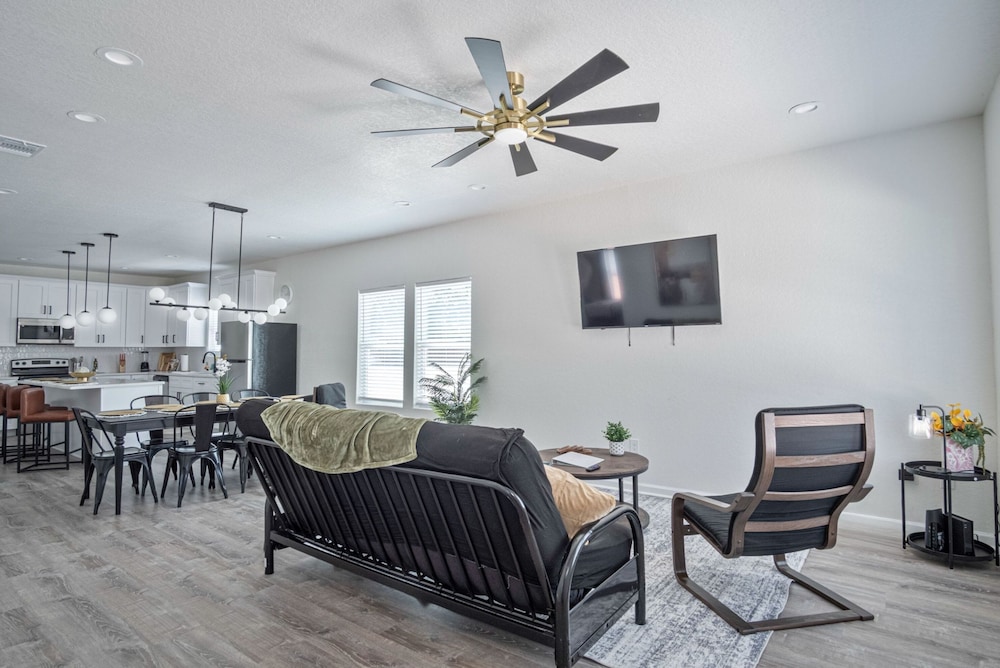 Generous 5BR 3BA Haven Close to Alamo Riverwalk