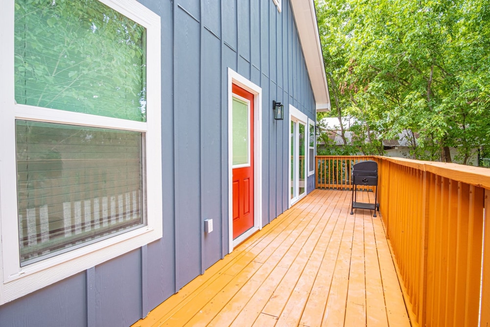 Comfortable 4BR 2 5BA Family Home Near Riverwalk