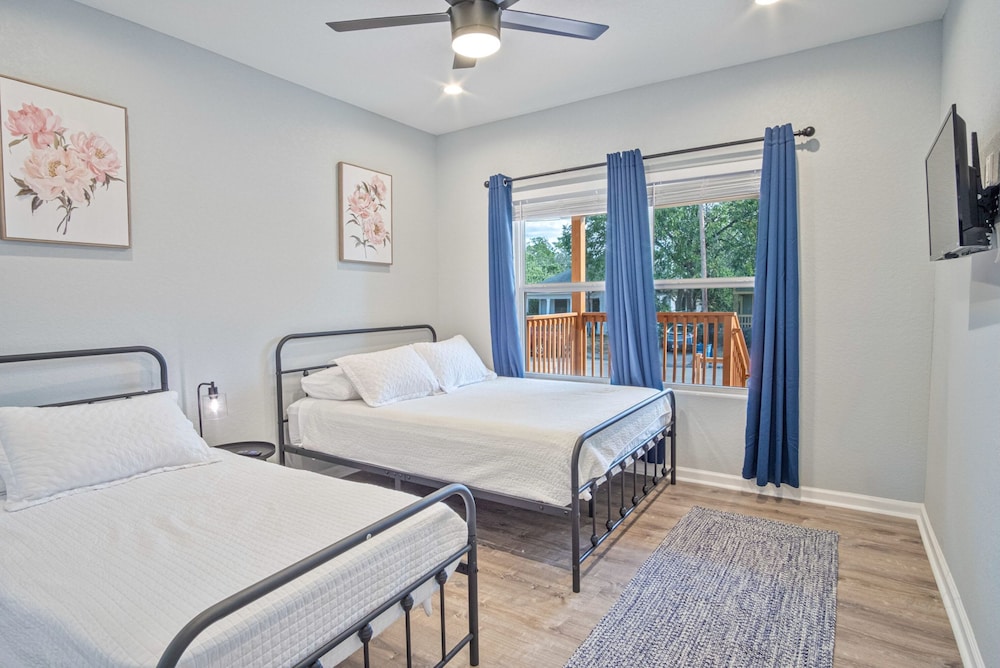 Lovely Charming 4BR 2 5BA Near Downtown s Prime