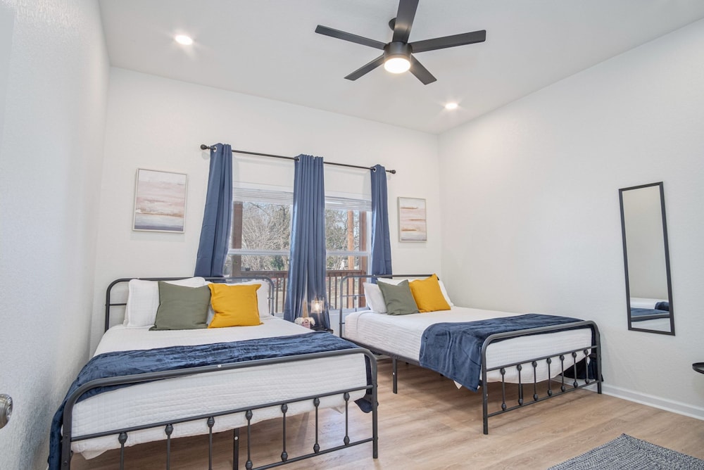 Feel Chill and Enjoy 4BR 3BA Near Fun Riverwalk