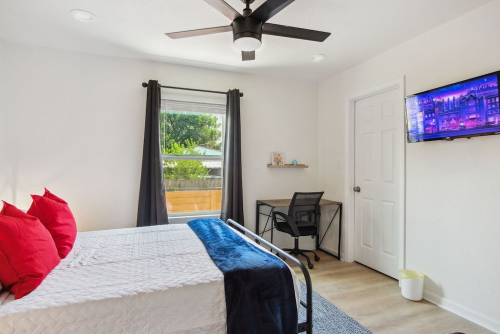 Your Amazing 3BR 2BA Downtown Delight