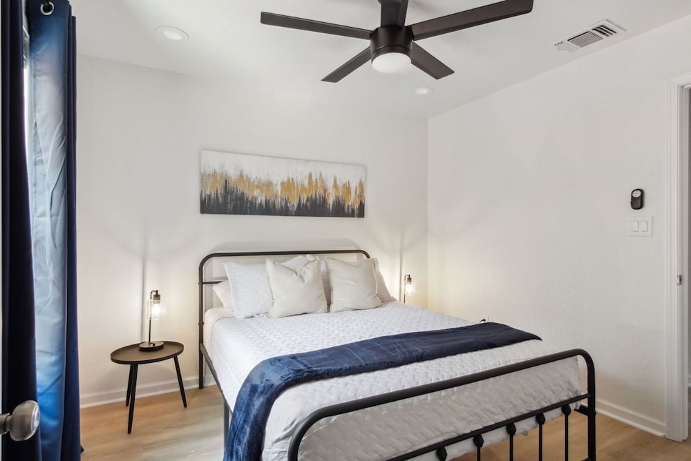 Your Amazing 3BR 2BA Downtown Delight