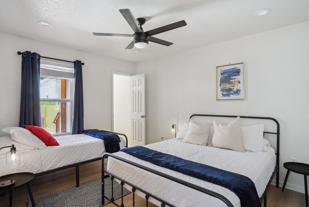 Your Amazing 3BR 2BA Downtown Delight