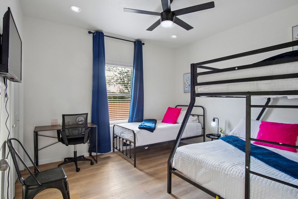 Your Inner-city Sanctuary 3BR 2BA Near Riverwalk