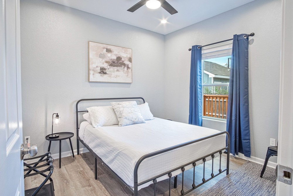 Lovely Charming 4BR 2 5BA Near Downtown s Prime