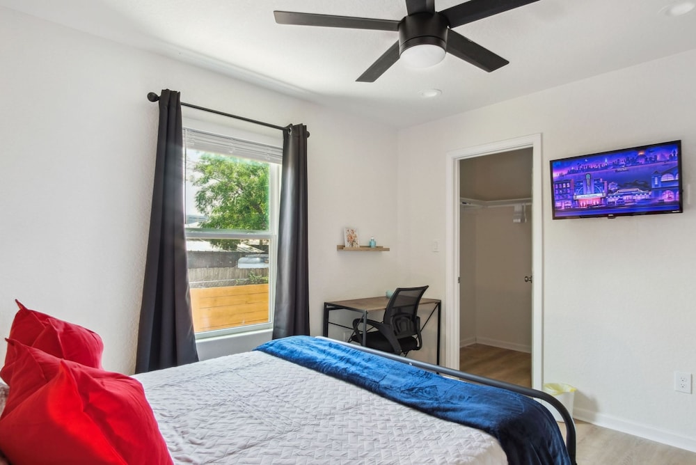 Your Amazing 3BR 2BA Downtown Delight