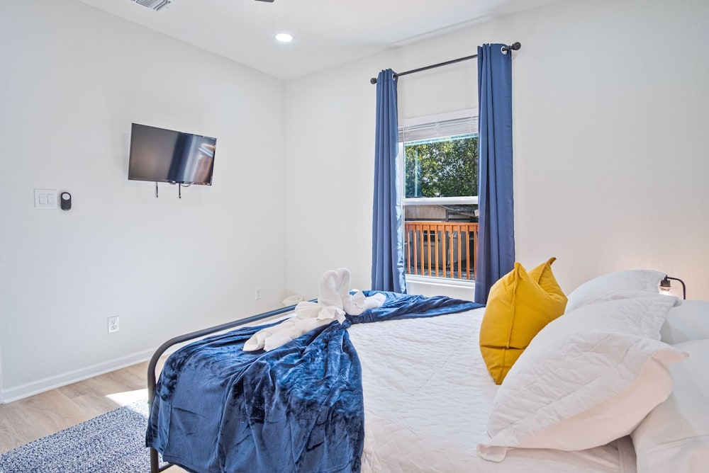 Perfect Spot to Relax 4BR 3BA Near Dtown Hemisfair