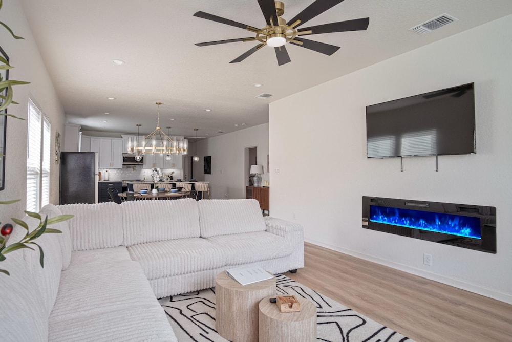 Enjoy 4BR 3BA Comfort Convenience Near Downtown