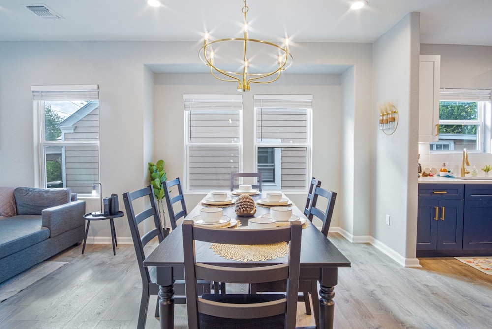 Lovely Charming 4BR 2 5BA Near Downtown s Prime