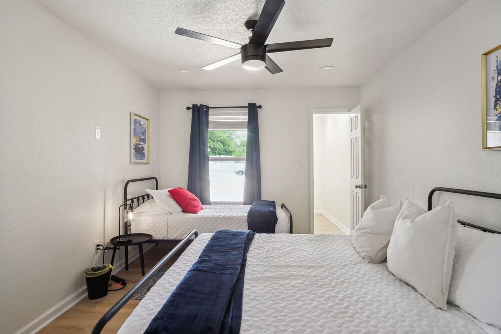 Your Amazing 3BR 2BA Downtown Delight