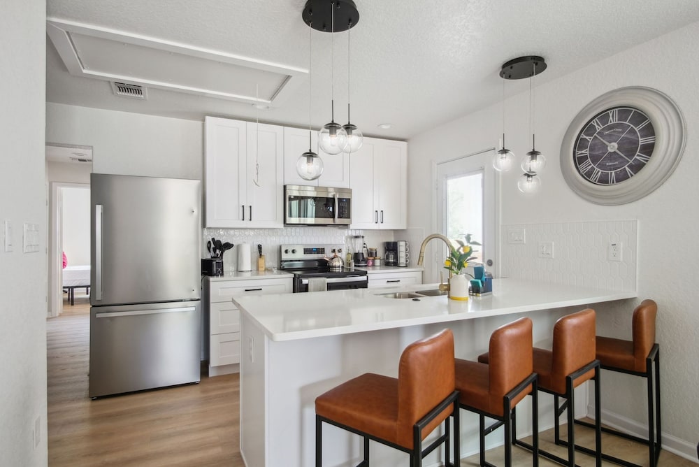 Your Amazing 3BR 2BA Downtown Delight