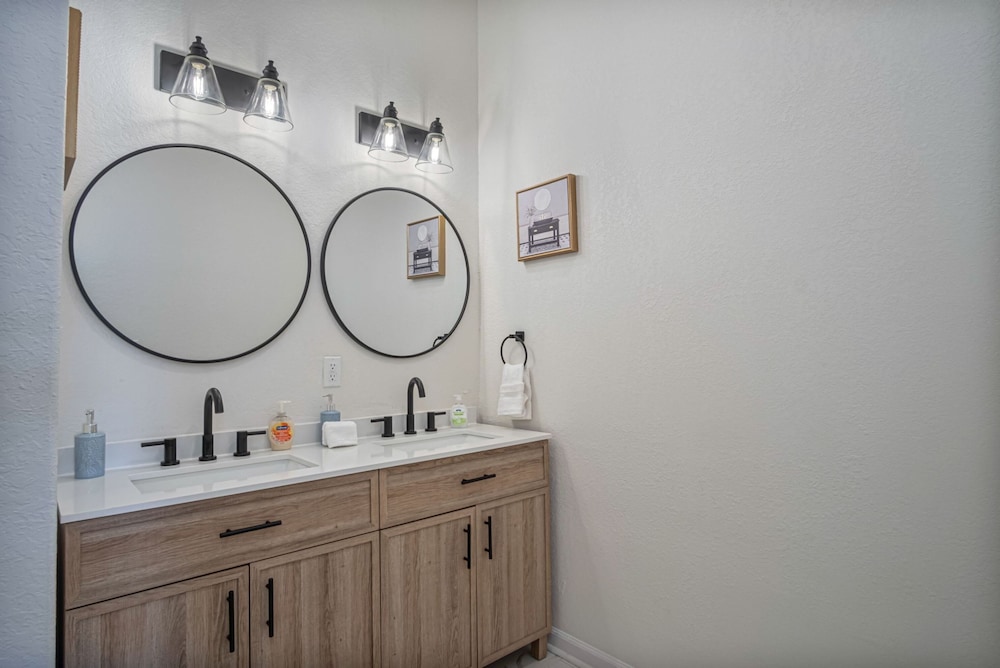 Create Memories 4BR 3BA Near Riverwalk Downtown