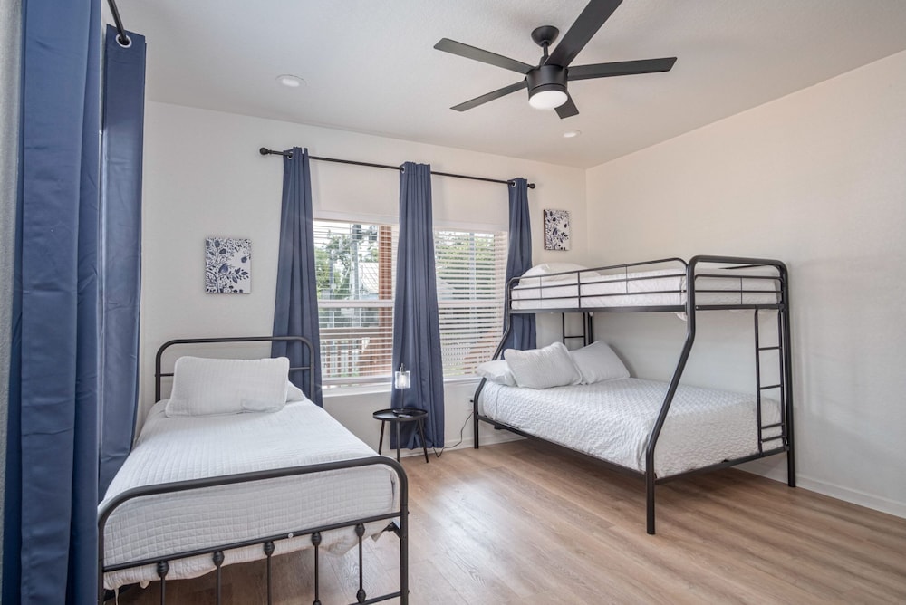 Enjoy 4BR 3BA Comfort Convenience Near Downtown