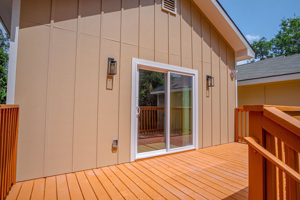 Generous 4BR 3BA Charmer Near Glorius Downtown