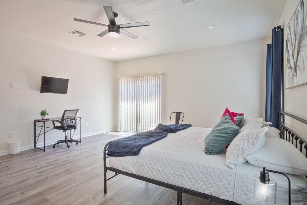 Generous 5BR 3BA Haven Close to Alamo Riverwalk
