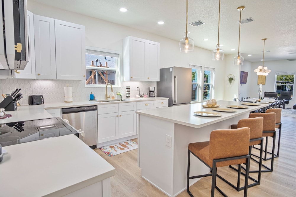 Perfect Spot to Relax 4BR 3BA Near Dtown Hemisfair