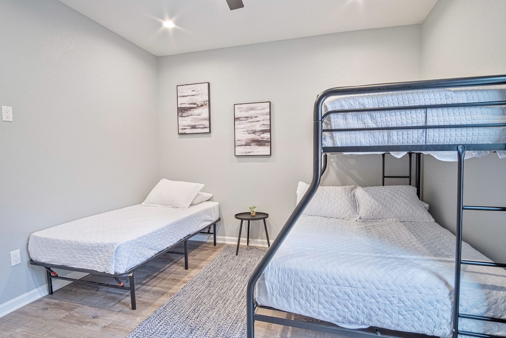 Lovely Charming 4BR 2 5BA Near Downtown s Prime