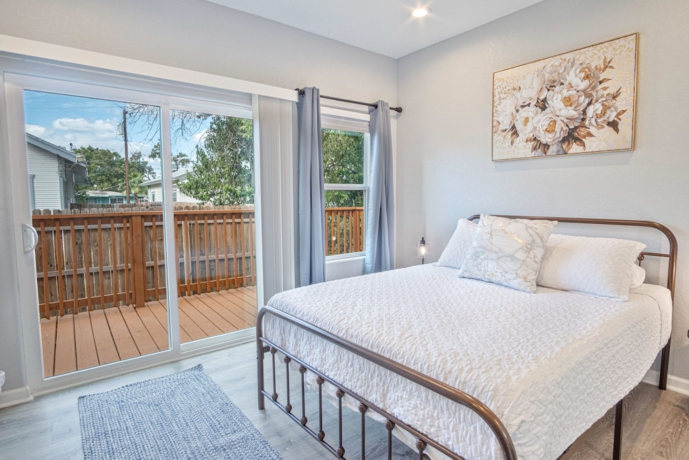 Lovely Charming 4BR 2 5BA Near Downtown s Prime