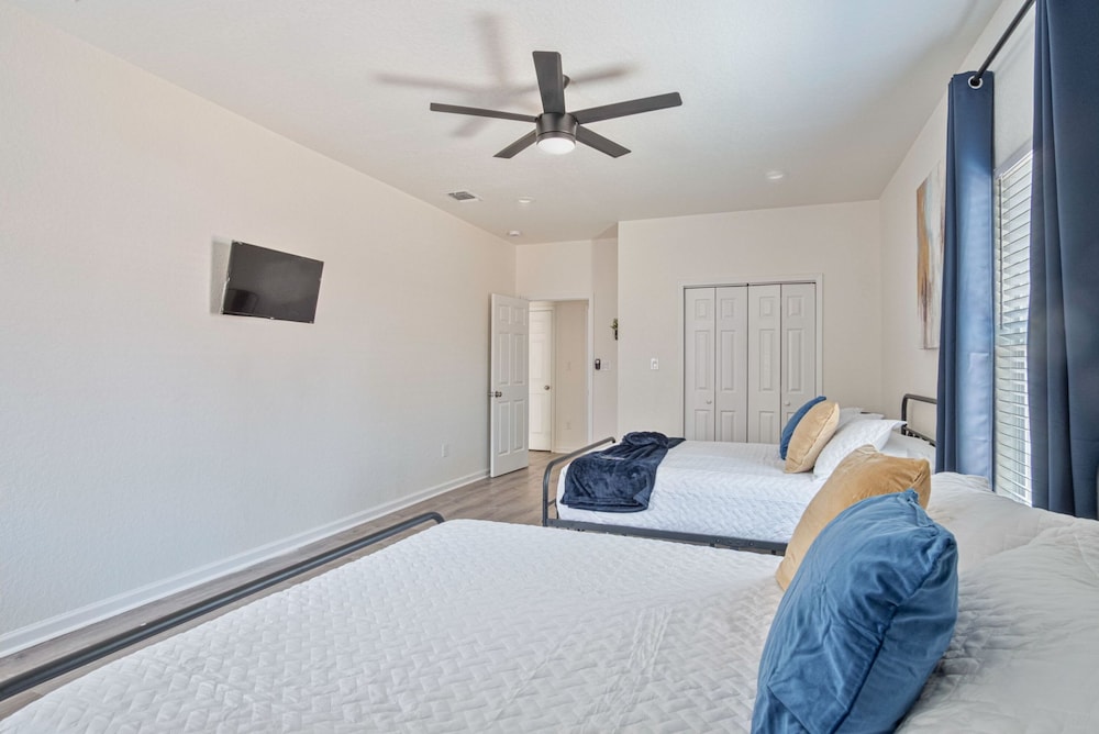 Generous 5BR 3BA Haven Close to Alamo Riverwalk