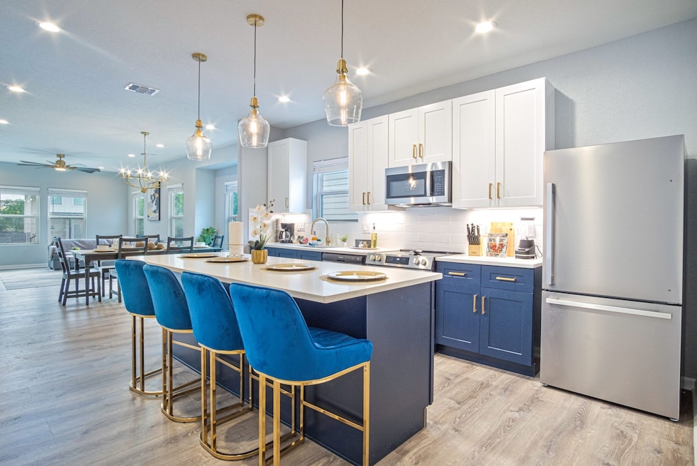 Lovely Charming 4BR 2 5BA Near Downtown s Prime