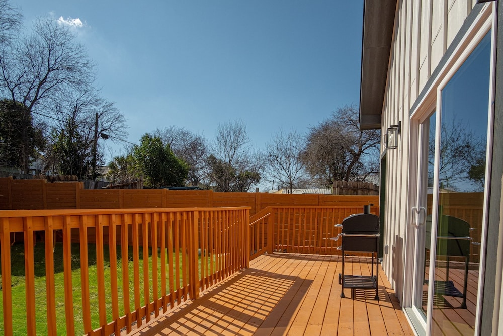 Feel Chill and Enjoy 4BR 3BA Near Fun Riverwalk