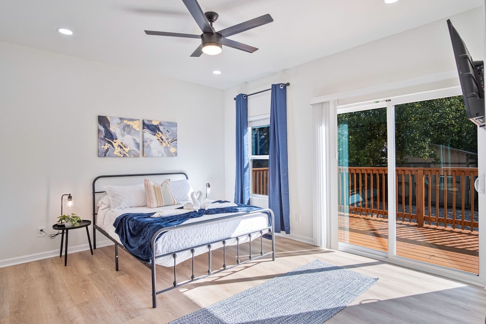 Perfect Spot to Relax 4BR 3BA Near Dtown Hemisfair