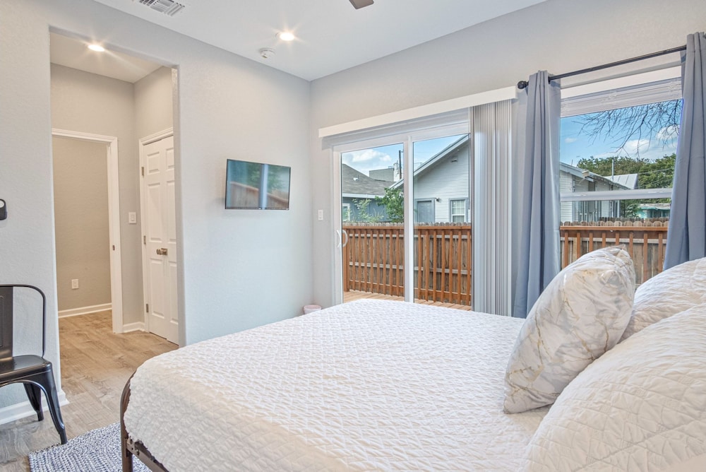 Lovely Charming 4BR 2 5BA Near Downtown s Prime