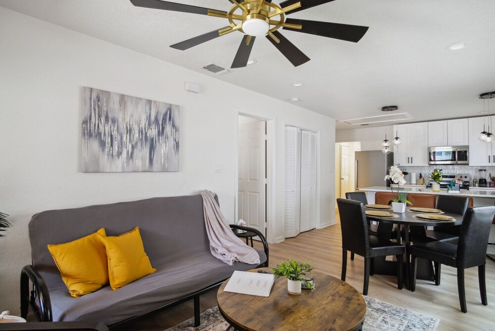 Your Amazing 3BR 2BA Downtown Delight