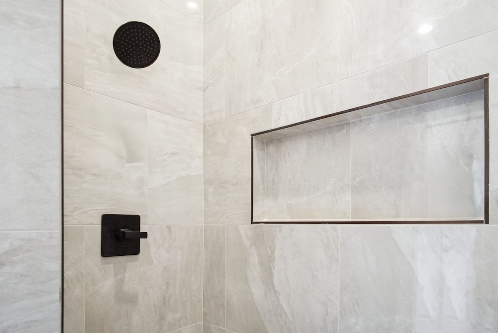 Sleek 4BR 3BA Urban Living w Downtown Views