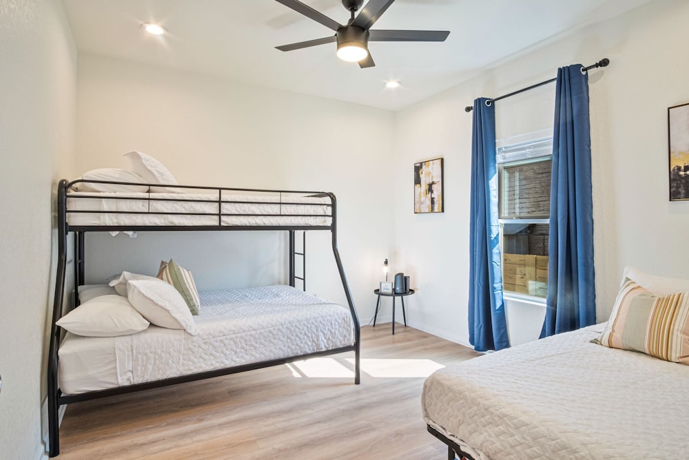 Urban Delight 4BR 3BA Near City Center