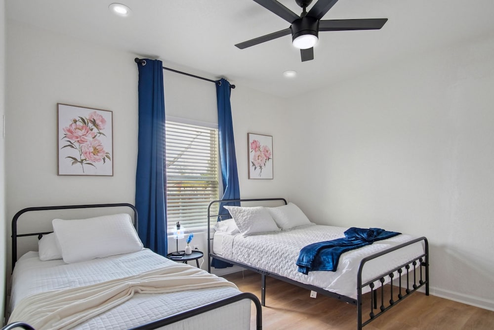 Your Inner-city Sanctuary 3BR 2BA Near Riverwalk