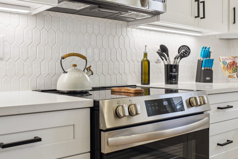 Sleek 4BR 3BA Urban Living w Downtown Views
