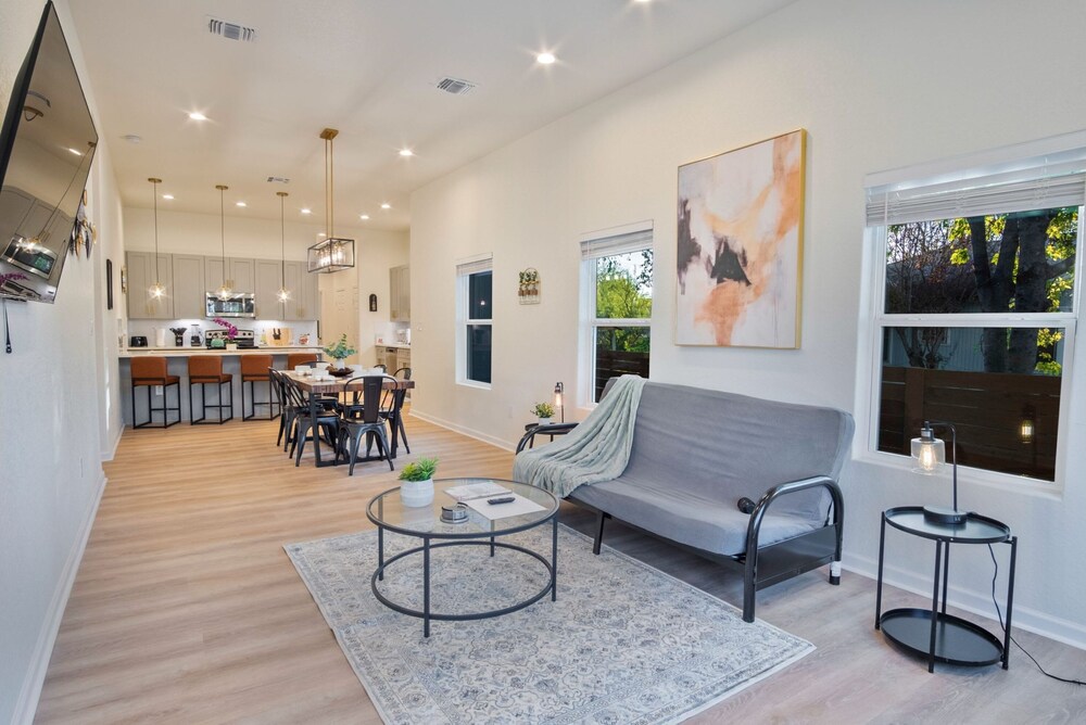 Stylish 3BR 2BA Urban Retreat Near Lively Downtown