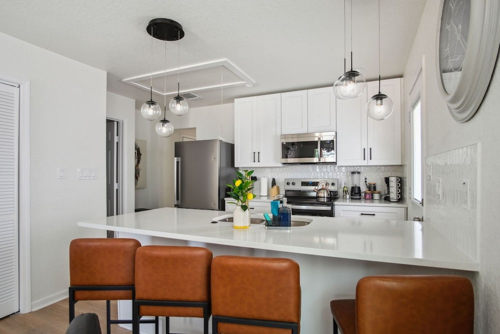 Your Amazing 3BR 2BA Downtown Delight