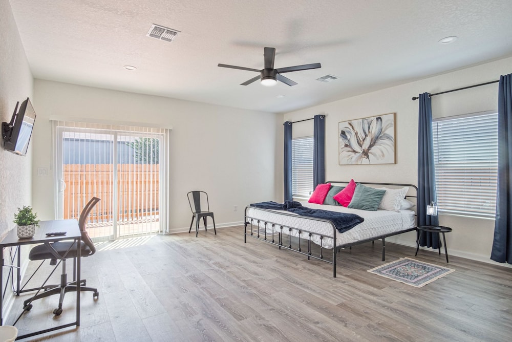 Generous 5BR 3BA Haven Close to Alamo Riverwalk