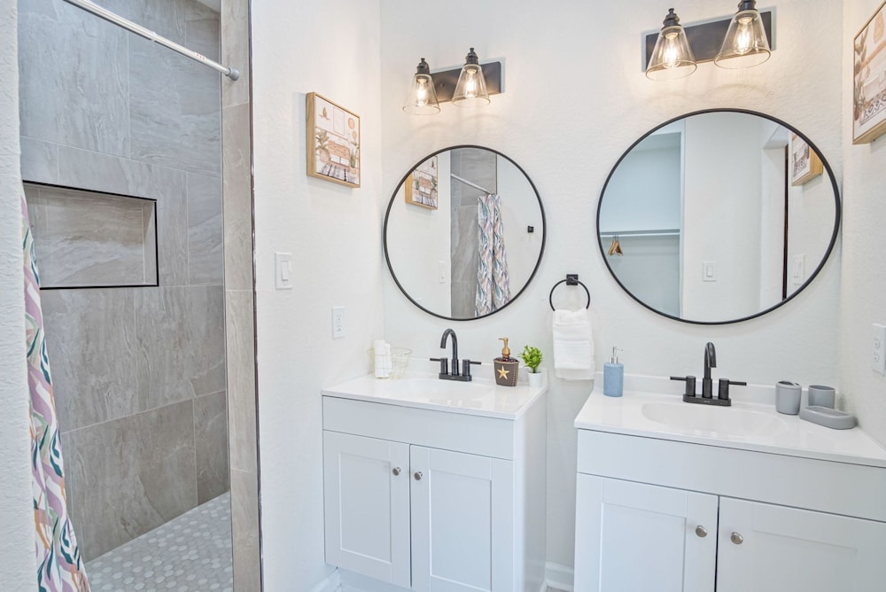 Perfect Spot to Relax 4BR 3BA Near Dtown Hemisfair